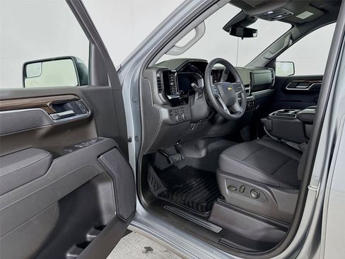 Used 2026 Chevrolet Silverado 1500 LT AWD/4WD image 3