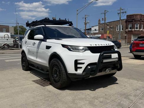Used 2017 Land Rover Discovery HSE AWD/4WD image 3