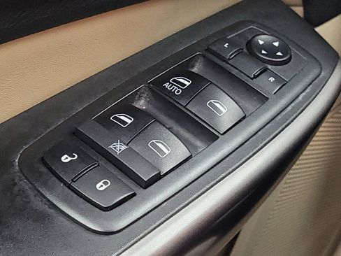 Used 2019 Jeep Cherokee Latitude w/ Popular Appearance Group AWD/4WD image 27