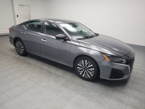 Used 2024 Nissan Altima 2.5 SV image 11