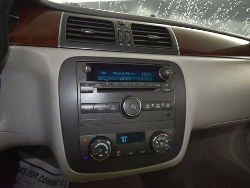 Used 2010 Buick Lucerne CX image 19