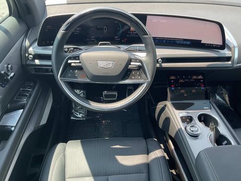 Certified 2026 Cadillac Vistiq Sport w/ LPO, Floor Liner Package AWD/4WD image 15