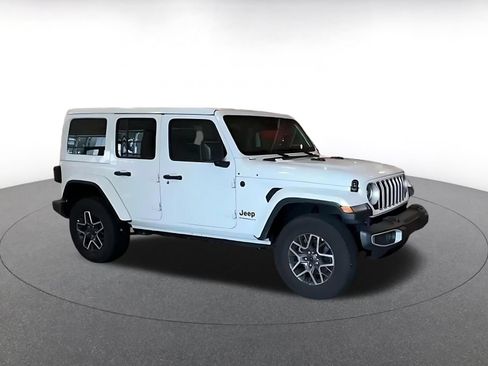 Used 2025 Jeep Wrangler Unlimited Sahara AWD/4WD image 2