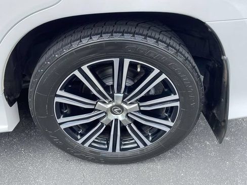 Used 2021 Lexus LX 570 4WD w/ Luxury Package image 12