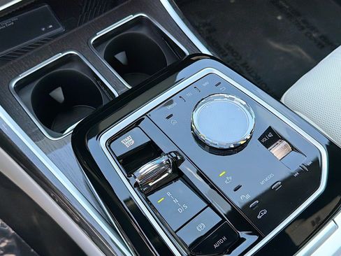 New 2026 BMW 740i w/ Premium Package RWD image 28