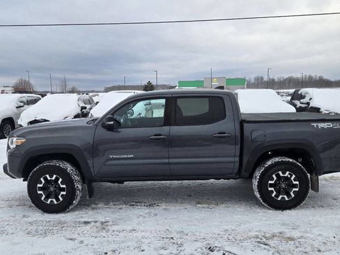 Used 2020 Toyota Tacoma TRD Off-Road w/ Technology Package image 11
