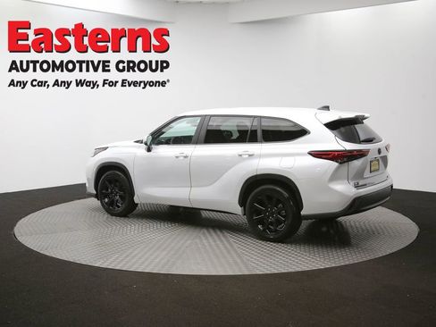 Used 2023 Toyota Highlander LE image 62