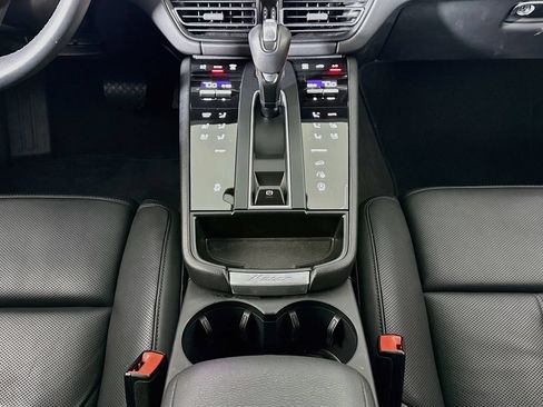 Certified 2026 Porsche Macan AWD/4WD image 16
