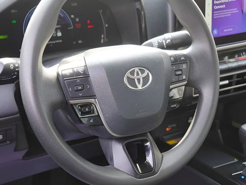 Used 2025 Toyota Camry LE image 13