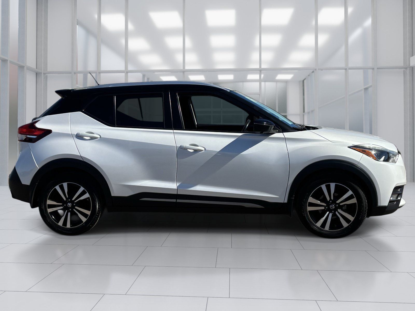 Used 2020 Nissan Kicks SR w/ SR Premium Package FWD image 7