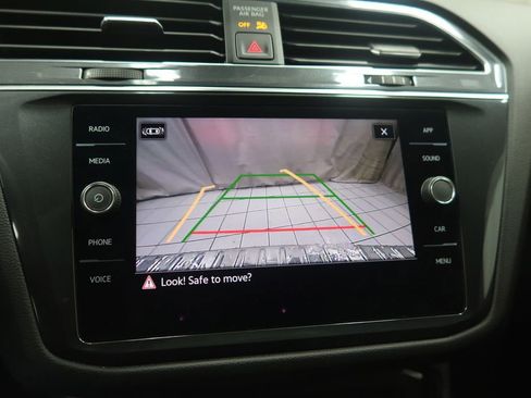 Used 2022 Volkswagen Tiguan SE AWD/4WD image 16