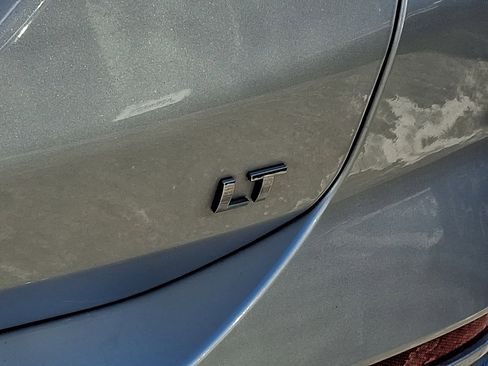 Used 2018 Chevrolet Equinox LT image 32