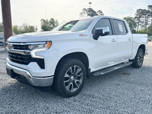 Used 2023 Chevrolet Silverado 1500 LT AWD/4WD image 3