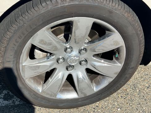 Used 2013 Buick LaCrosse Leather w/ Entertainment Package FWD image 17