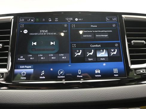 Used 2024 Chrysler Pacifica Touring-L FWD image 21