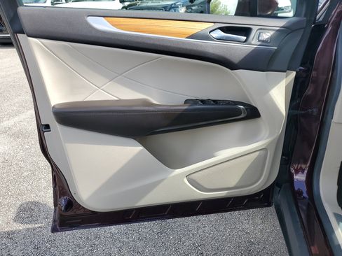 Used 2019 Lincoln MKC Select w/ Select Plus Package image 17