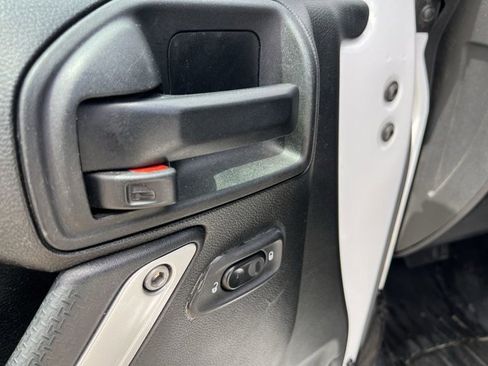 Used 2018 Jeep Wrangler Unlimited Sahara w/ Connectivity Group AWD/4WD image 23