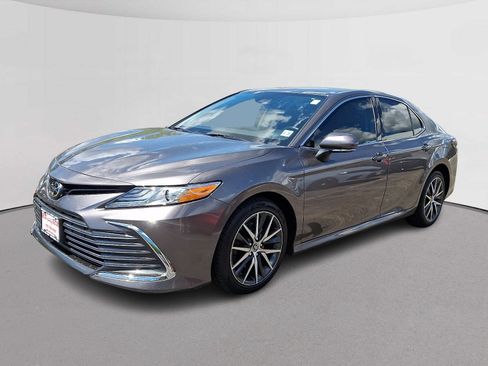 Used 2022 Toyota Camry XLE AWD/4WD image 5