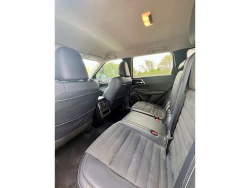 Used 2024 Mitsubishi Outlander SE image 10