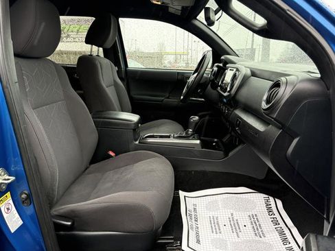 Used 2016 Toyota Tacoma TRD Sport image 20