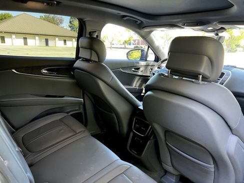 Used 2019 Lincoln Nautilus Reserve image 25