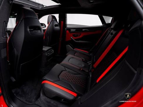 Used 2025 Lamborghini Urus SE AWD/4WD image 48
