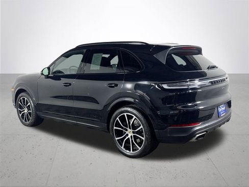 Used 2024 Porsche Cayenne w/ Premium Package Plus (PFM) image 8