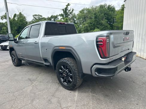 Used 2025 GMC Sierra 2500 AT4 w/ AT4 Premium Plus Package AWD/4WD image 8