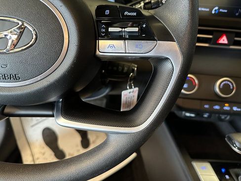 Used 2023 Hyundai Elantra SE image 11