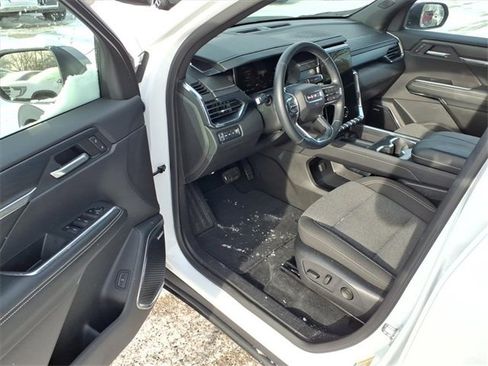 Used 2025 GMC Acadia Elevation image 10