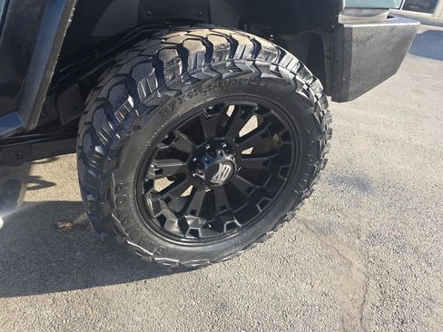 Used 2005 HUMMER H2 SUT w/ Preferred Equipment Group image 24