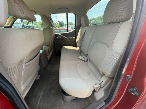 Used 2010 Nissan Frontier SE RWD image 12