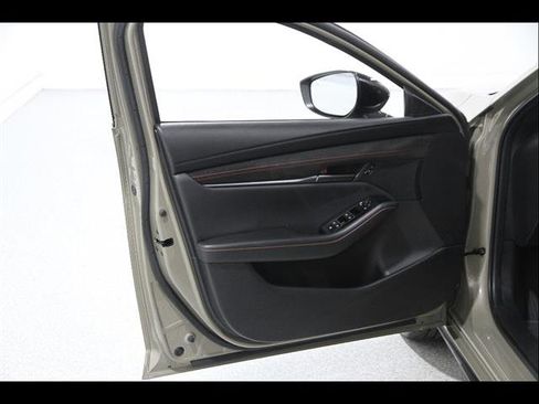 Certified 2025 MAZDA MAZDA3 Carbon AWD/4WD image 4