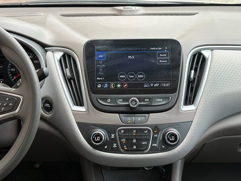Used 2023 Chevrolet Malibu LT FWD image 13