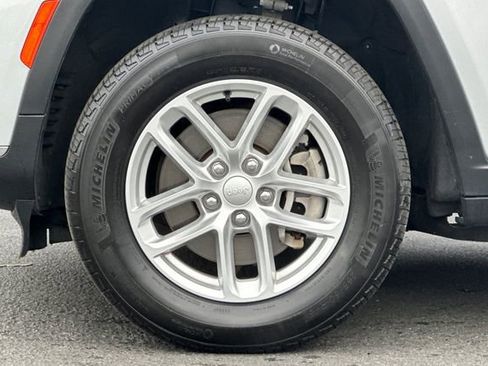 Used 2023 Jeep Grand Cherokee L Laredo image 30