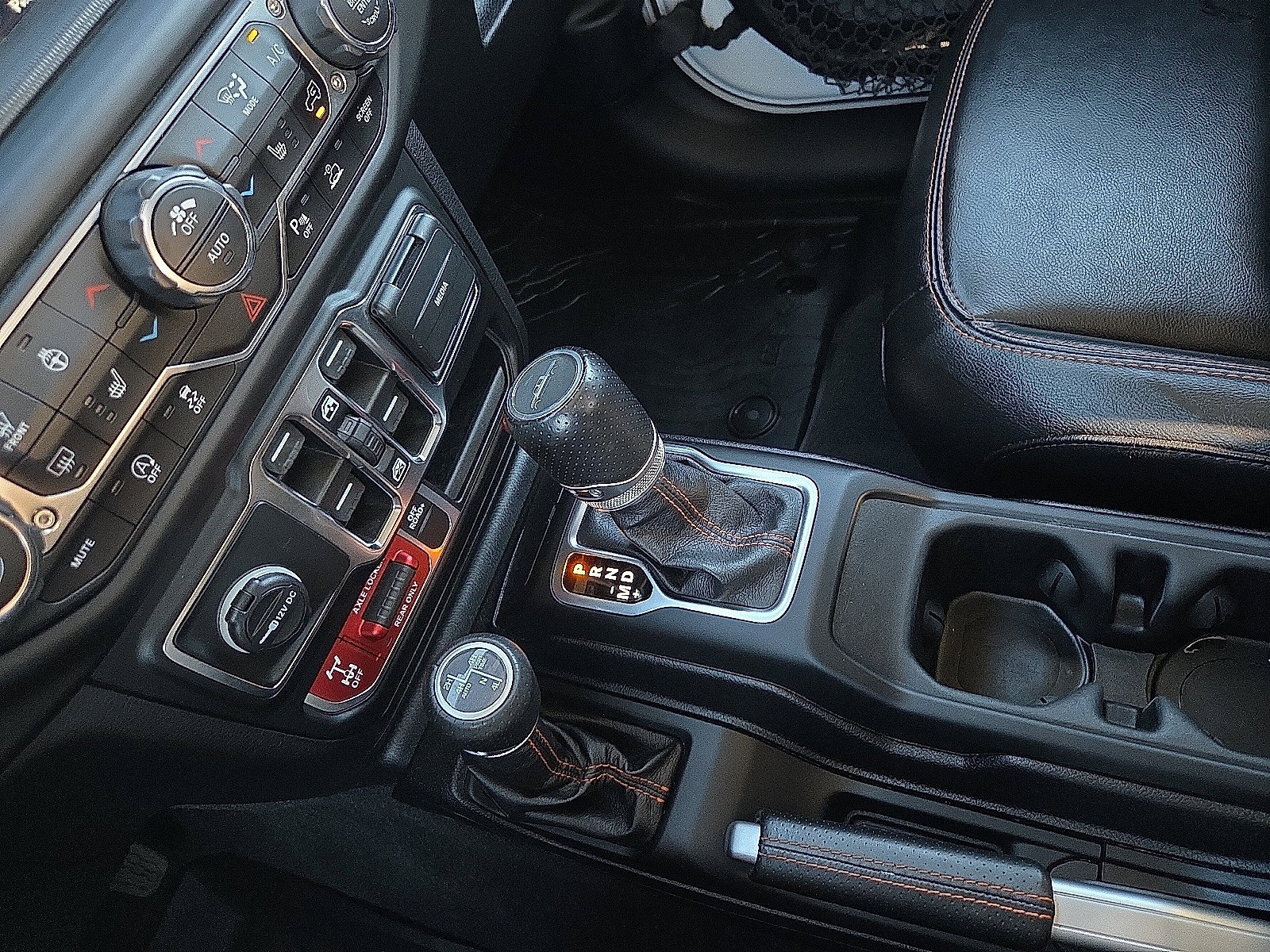 Used 2021 Jeep Gladiator Mojave w/ Uconnect 4C Nav & Sound Group AWD/4WD image 25