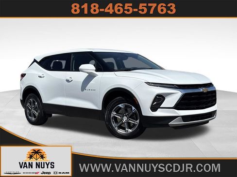 Used 2025 Chevrolet Blazer LT FWD image 1