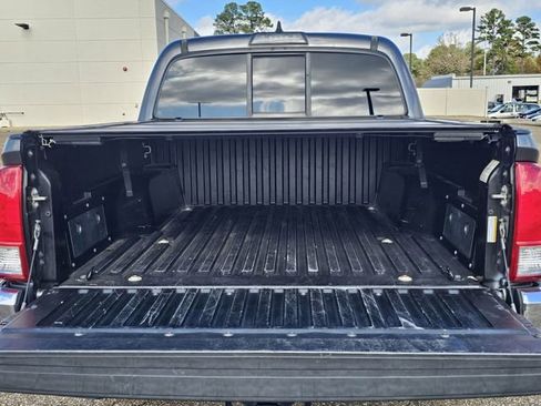 Used 2017 Toyota Tacoma SR5 image 26