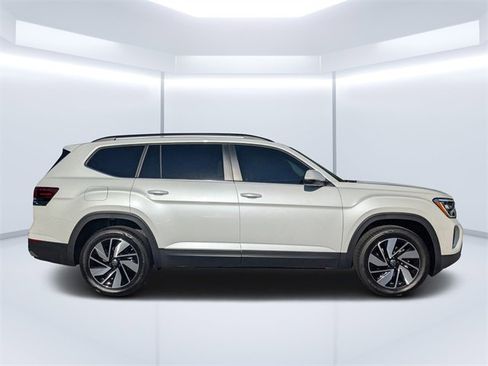 New 2026 Volkswagen Atlas SE image 1