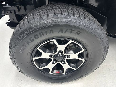 Used 2016 Jeep Wrangler Unlimited Sahara AWD/4WD image 15