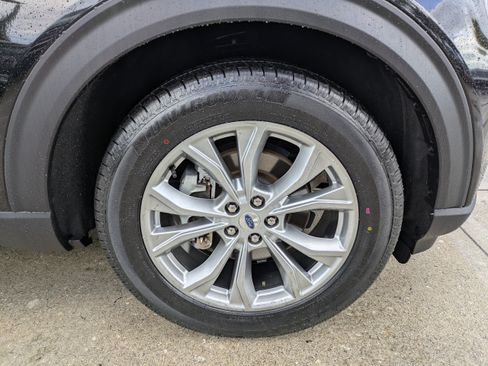 Certified 2023 Ford Explorer XLT w/ Equipment Group 202A RWD image 11