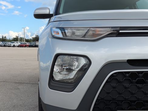 Used 2021 Kia Soul LX FWD image 10