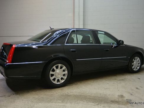 Used 2008 Cadillac DTS image 31