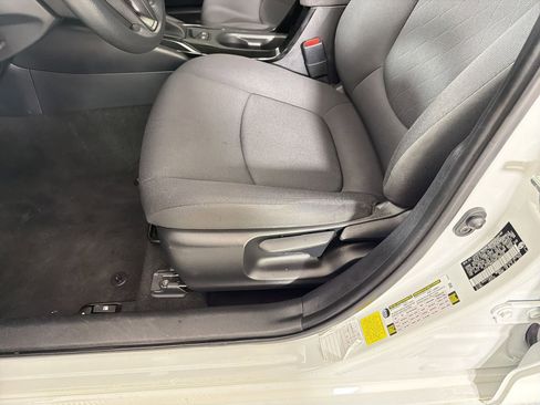 Used 2022 Toyota Corolla LE FWD image 14