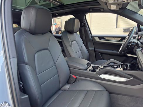 Used 2025 Porsche Cayenne E-Hybrid w/ Premium Package Plus AWD/4WD image 41