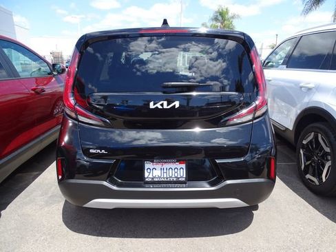 Used 2023 Kia Soul LX w/ LX Technology Package FWD image 3