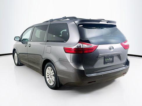 Used 2017 Toyota Sienna XLE Premium FWD image 5