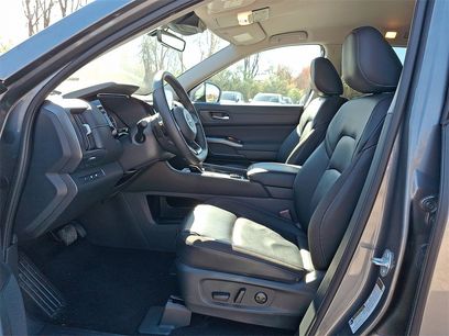 Used 2024 Nissan Pathfinder SL w/ Black Appearance Package