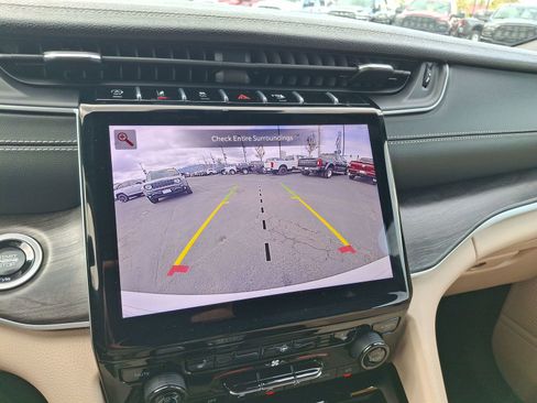 Certified 2024 Jeep Grand Cherokee Limited image 18