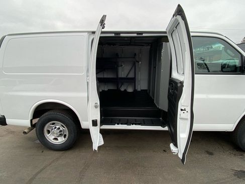 Used 2022 Chevrolet Express 2500 w/ Driver Convenience Package image 5